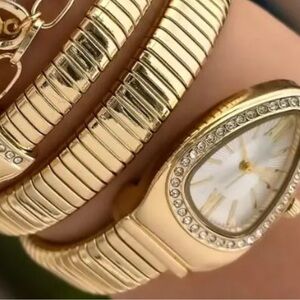 Elegant Gold Women's Watch and Bracelet Set